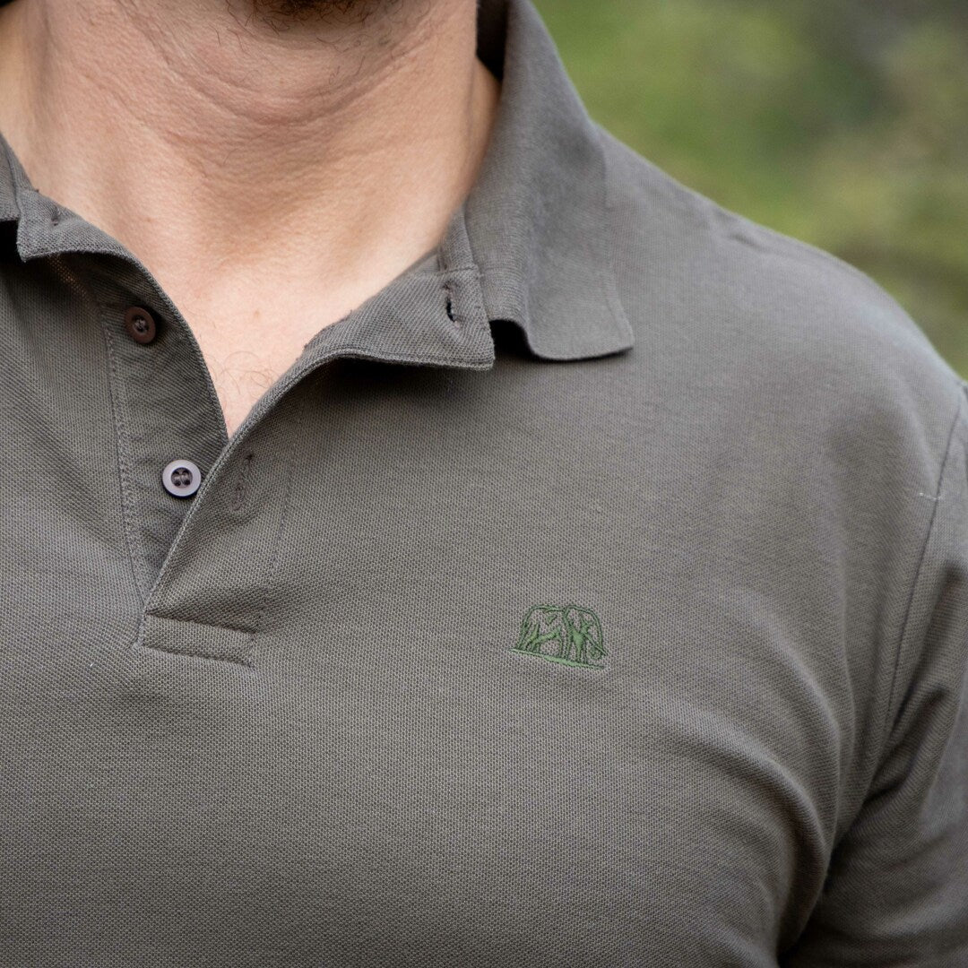 Golf shirt with embroidered elephant icon